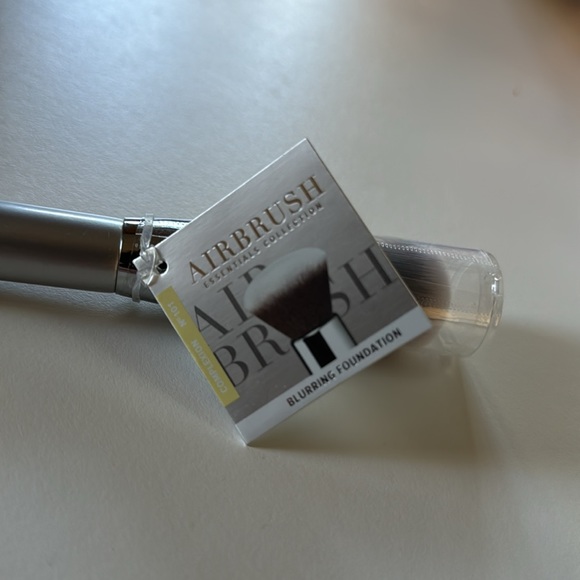 NWT It Cosmetics Blurring Foundation #101 Brush - Picture 3 of 5